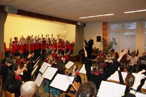Taizé-Gottesdienst mit Wolfbusch-Kinderchor und generationsübergreifendem Orchester
