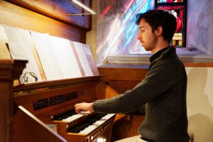 Christoph Gerthner: Kirchenmusikstudent, ständiger Organist und unsere souveräne Stütze an der Orgel